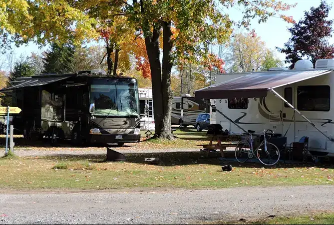 Photo showing Ottawa's Poplar Grove Trailer Park
